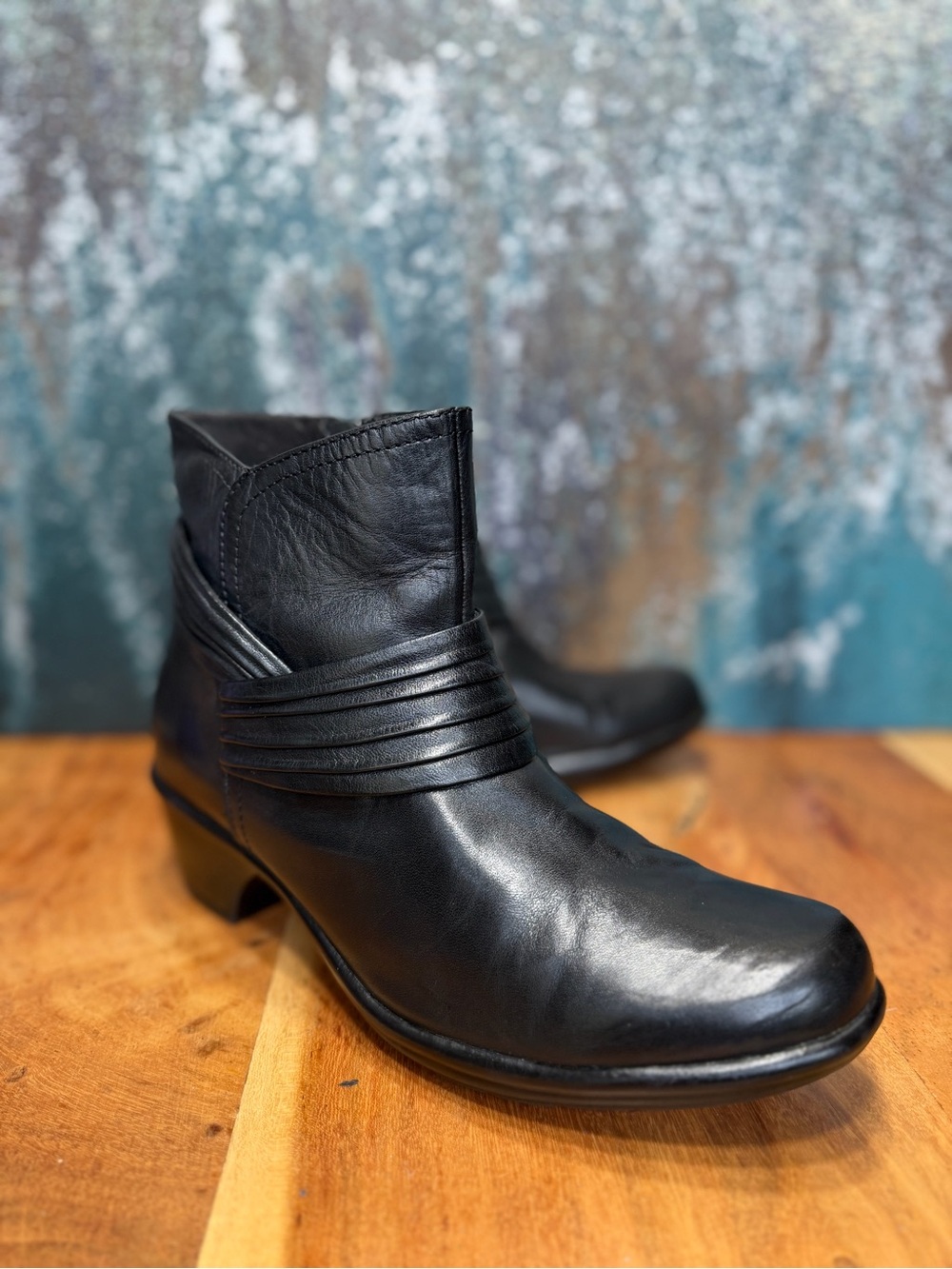 Clarks Classic Bendables Ingalls Mood Black Leather Ankle Boots Women’s 7.5